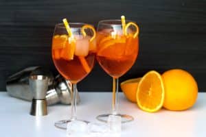 SPRITZ ARANCIA E GOCCE DI MIELE 1 SPRITZ ARANCIA E GOCCE DI MIELE