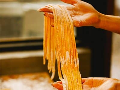 TAGLIATELLE DI FARINA DI CASTAGNE E MIELE