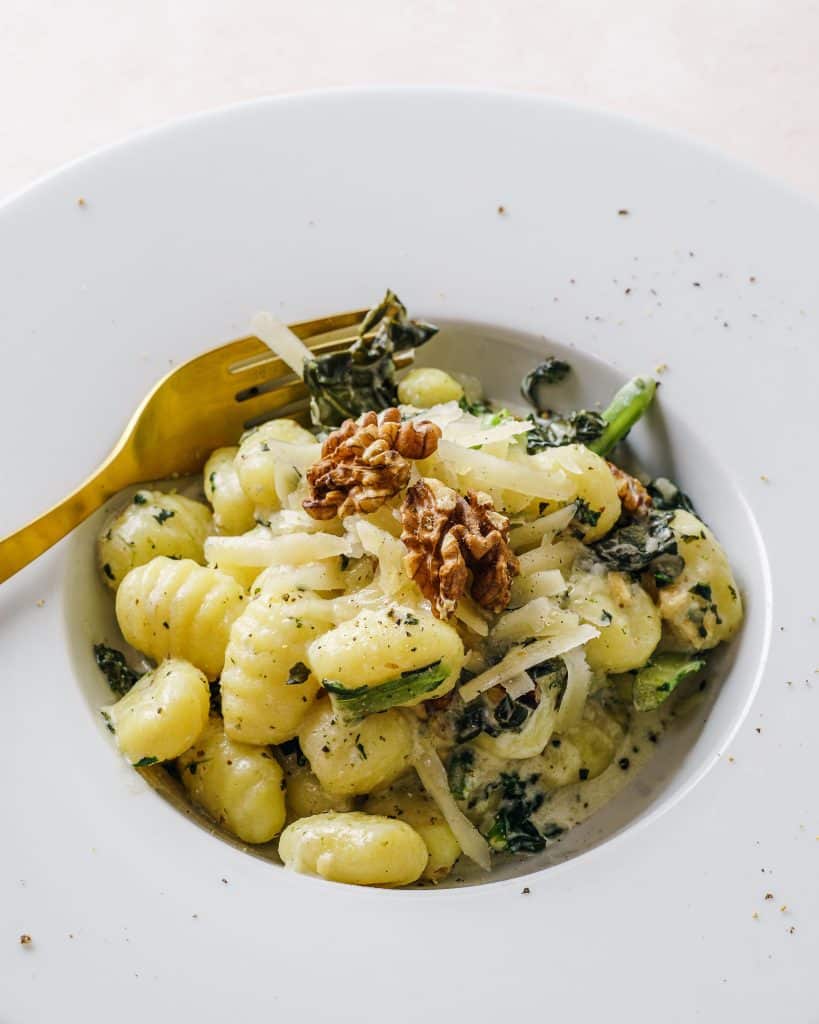 PASTA CON MIELE, NOCI E SPEZIE