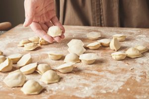 RAVIOLI DEL PLIN CAPRINO CON MIELE E CASTAGNE 1 RAVIOLI DEL PLIN CAPRINO CON MIELE E CASTAGNE